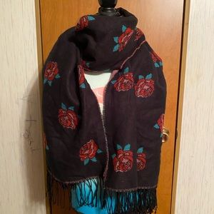 H&M Lovely Rose Scarf